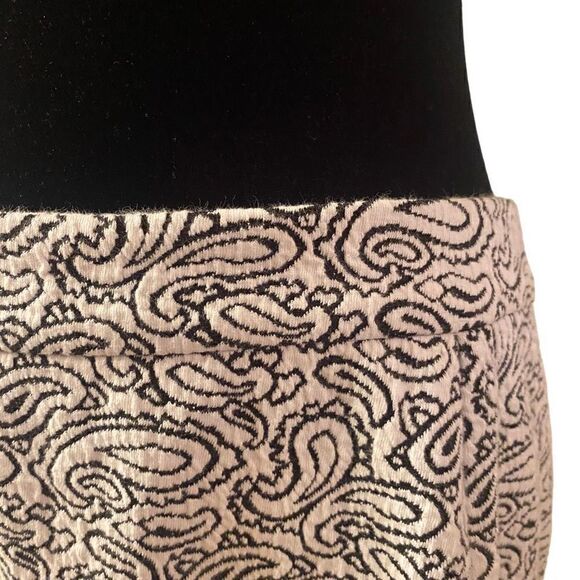 Michael Michael Kors White with Black Paisley Pencil Skirt Size Medium - Picture 5 of 10